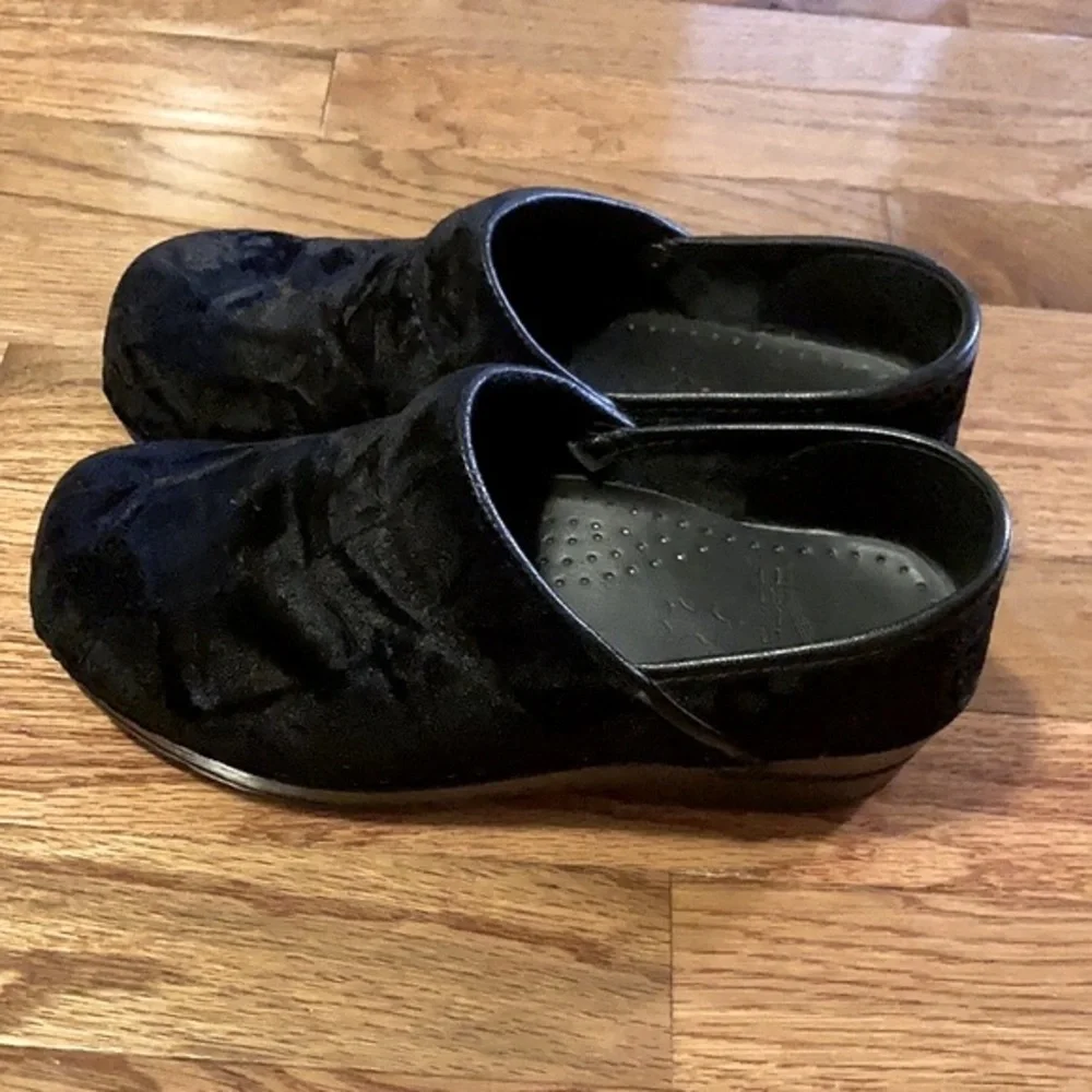 Dansko Black Crushed Velvet Nursing Clogs Size 36_4